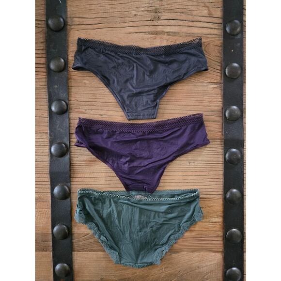 Victoria's Secret Body By Victoria Soft Satin Hiphugger Panty sz XS New - Picture 4 of 4